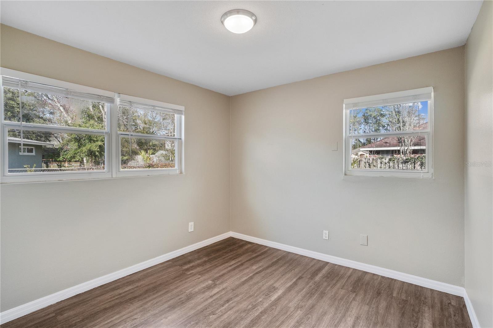 Image 10 of 13 For 1913 Delaroche Drive W