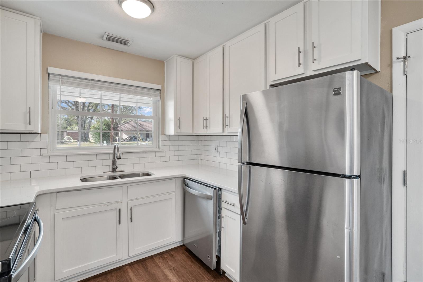Image 5 of 13 For 1913 Delaroche Drive W