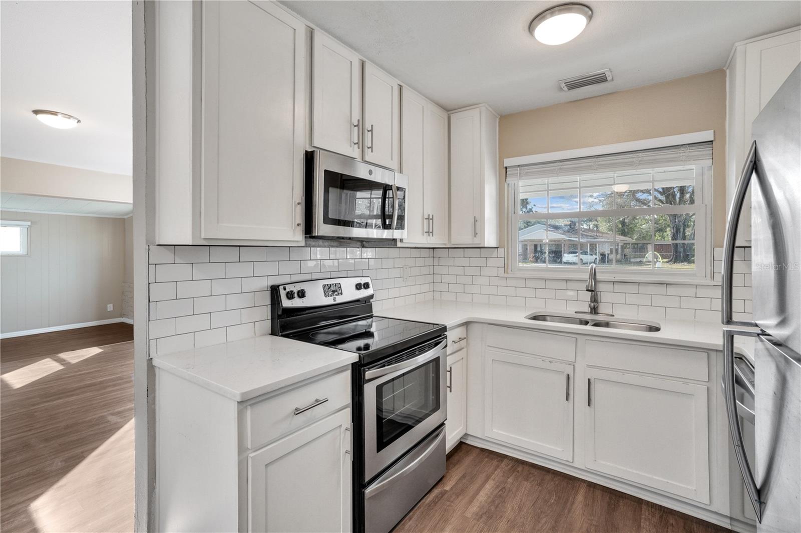 Image 6 of 13 For 1913 Delaroche Drive W