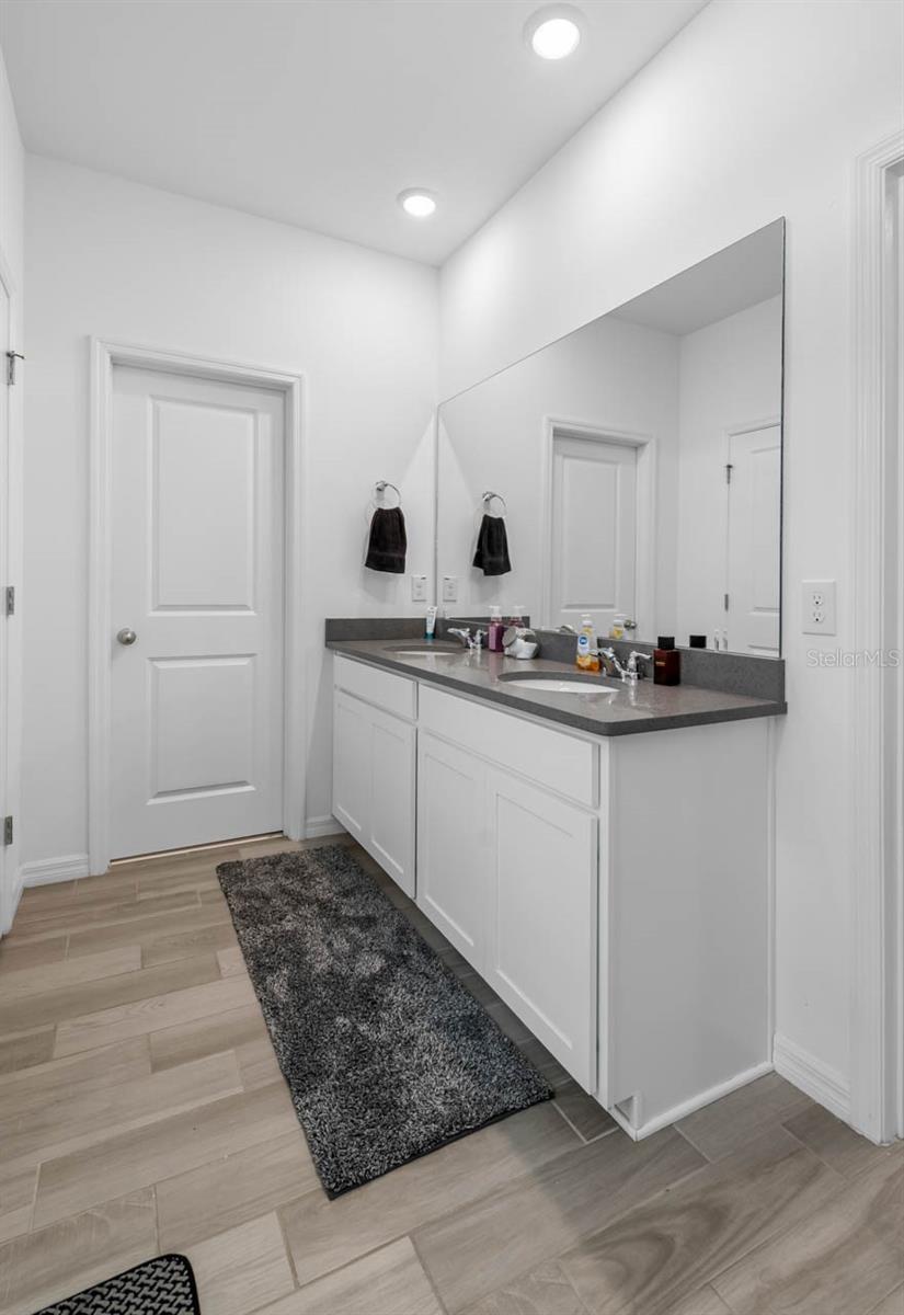 Image 16 of 41 For 13821 Kinsale Street