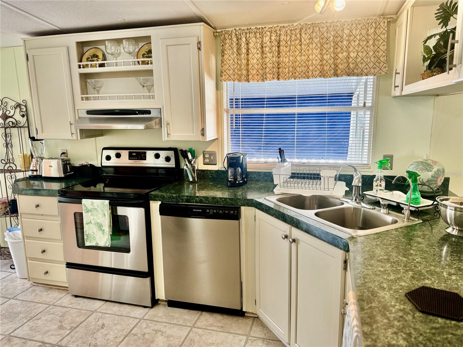Image 14 of 40 For 11300 124th Avenue 63