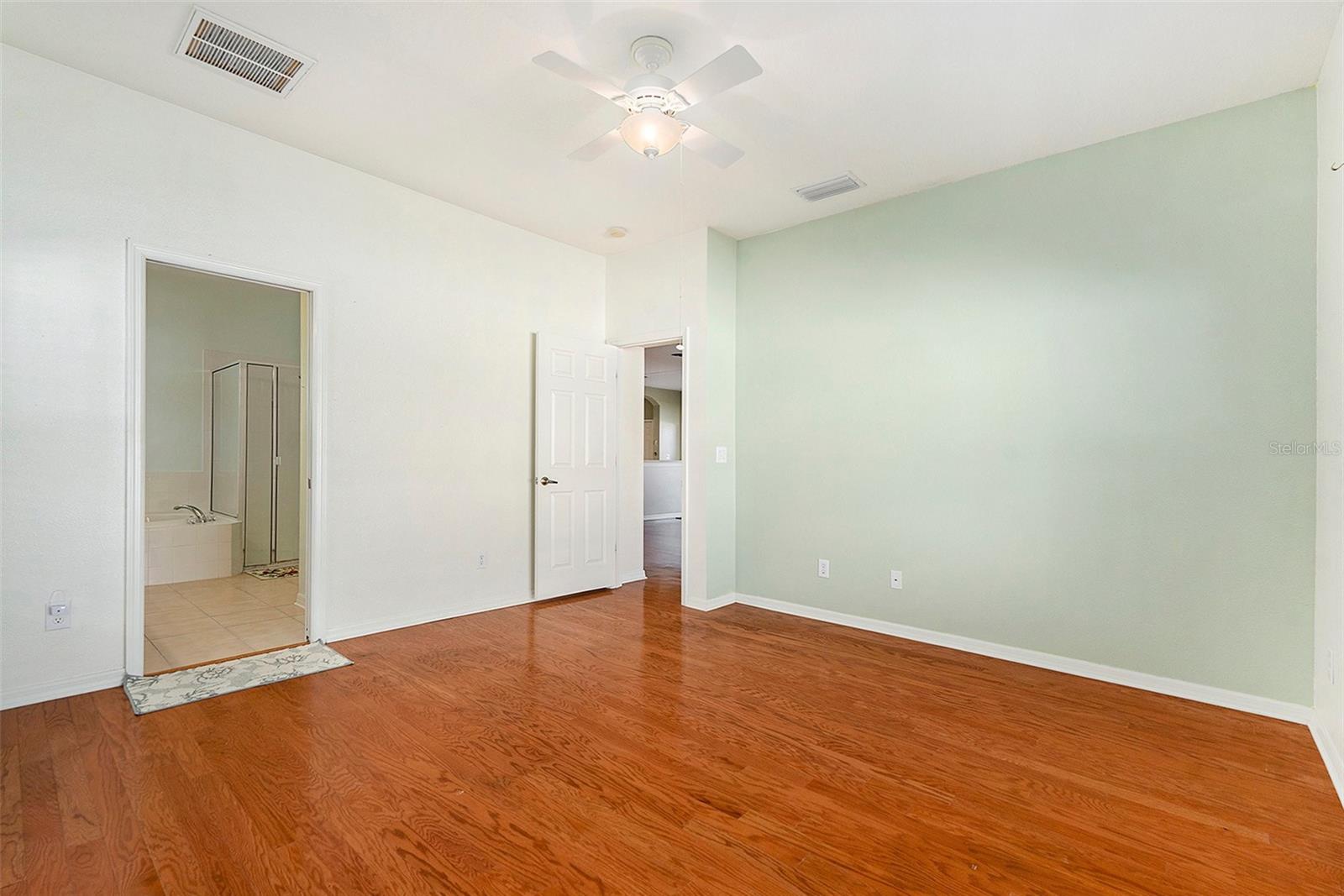 Image 21 of 36 For 9954 Jasmine Brook Circle E