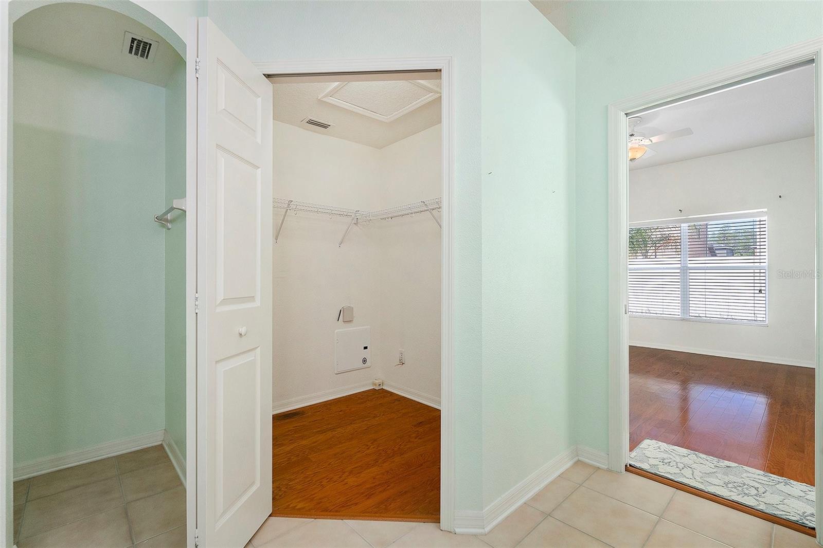 Image 23 of 36 For 9954 Jasmine Brook Circle E