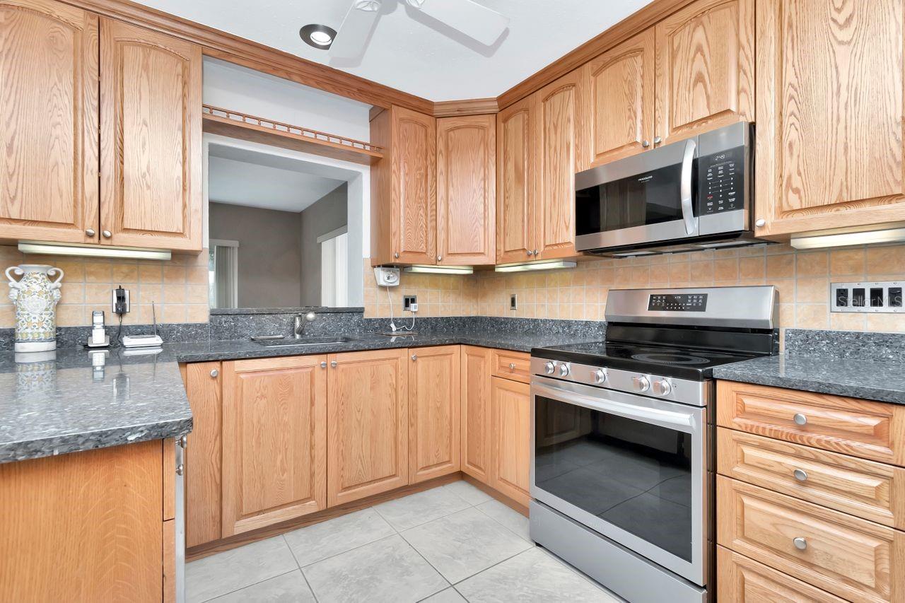 Image 12 of 46 For 940 43rd Avenue Ne