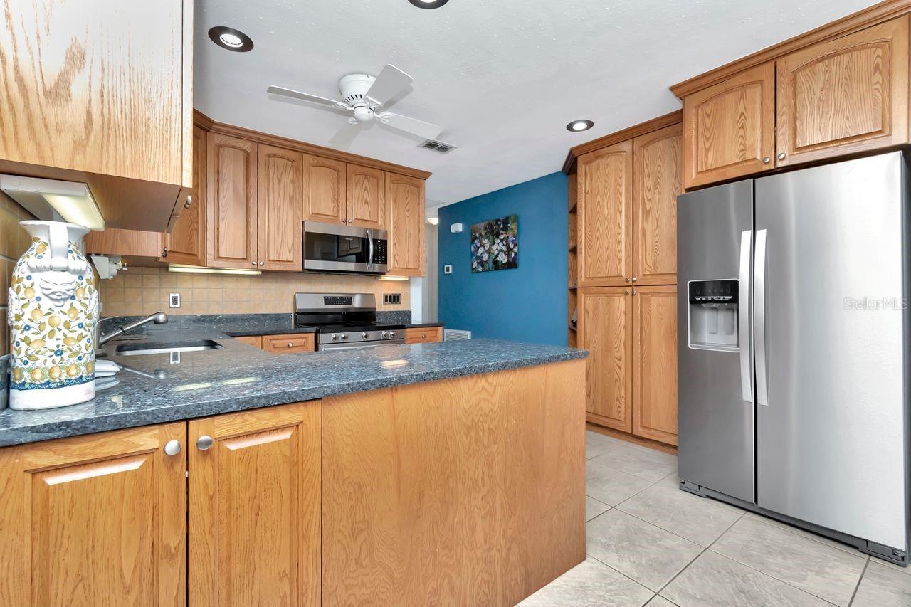 Image 13 of 46 For 940 43rd Avenue Ne