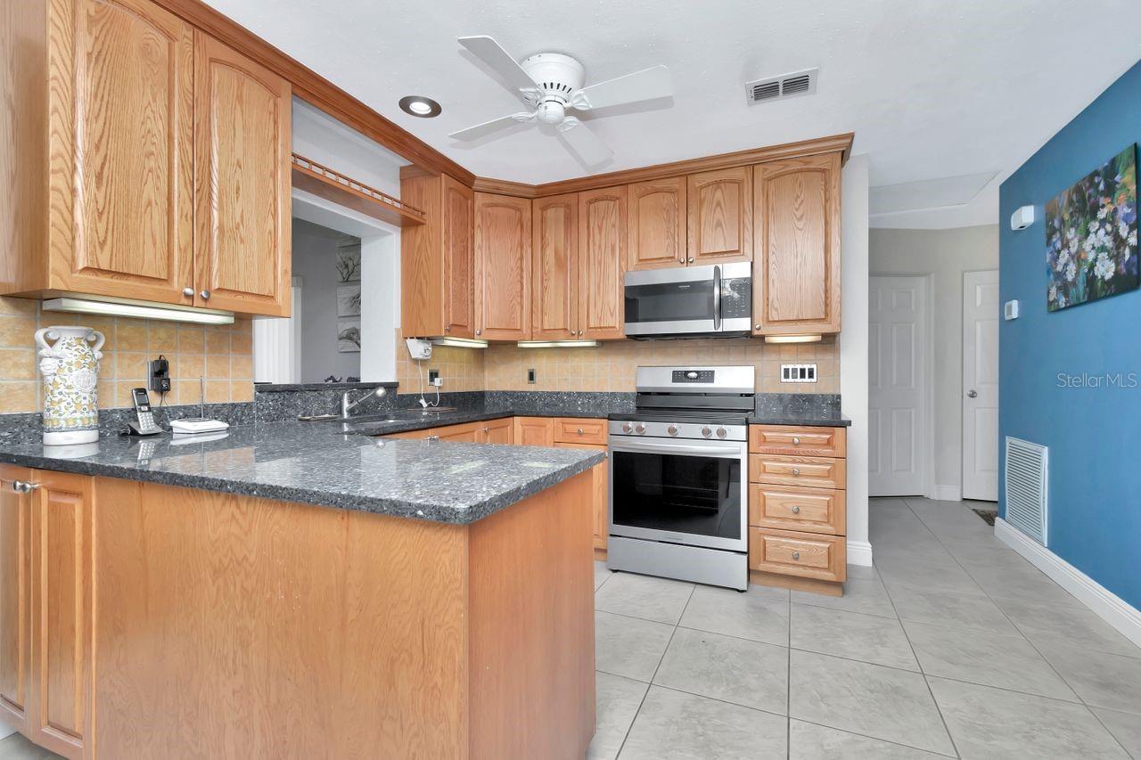 Image 14 of 46 For 940 43rd Avenue Ne