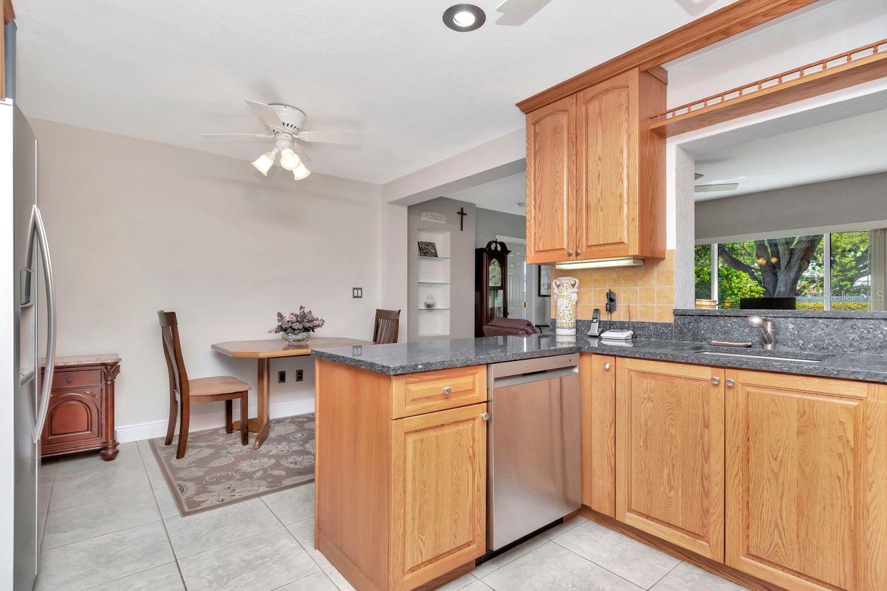 Image 16 of 46 For 940 43rd Avenue Ne