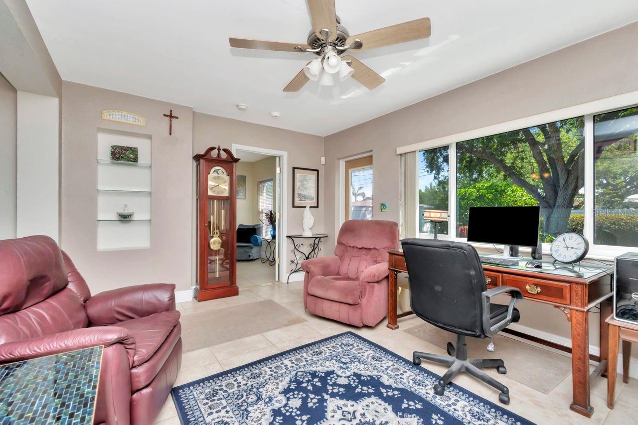 Image 23 of 46 For 940 43rd Avenue Ne