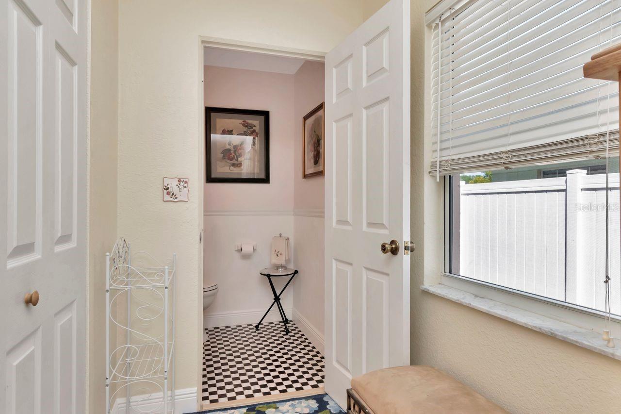 Image 26 of 46 For 940 43rd Avenue Ne