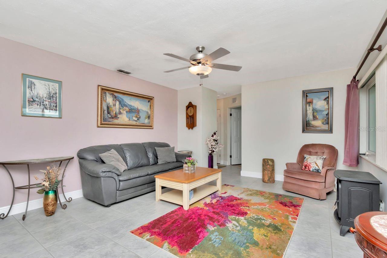 Image 7 of 46 For 940 43rd Avenue Ne