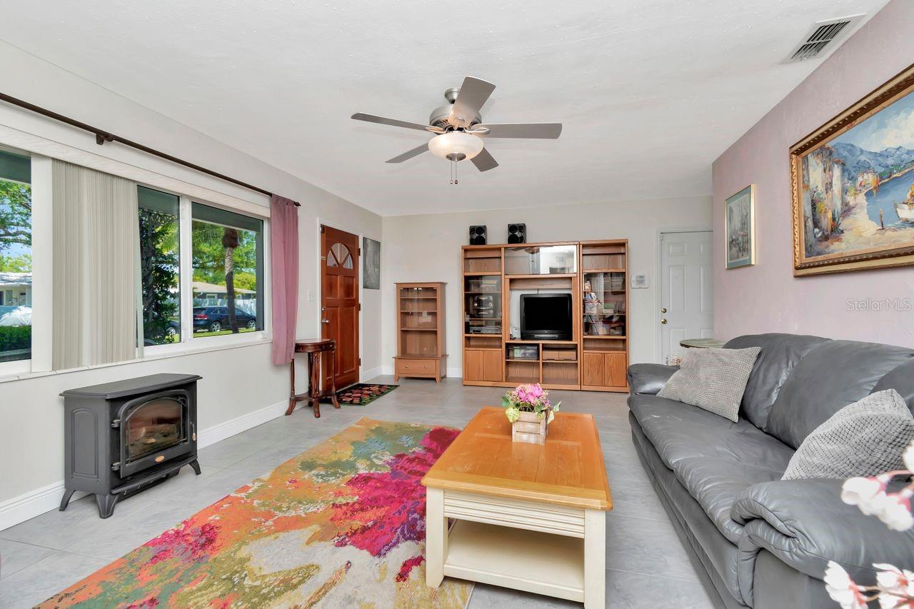 Image 9 of 46 For 940 43rd Avenue Ne