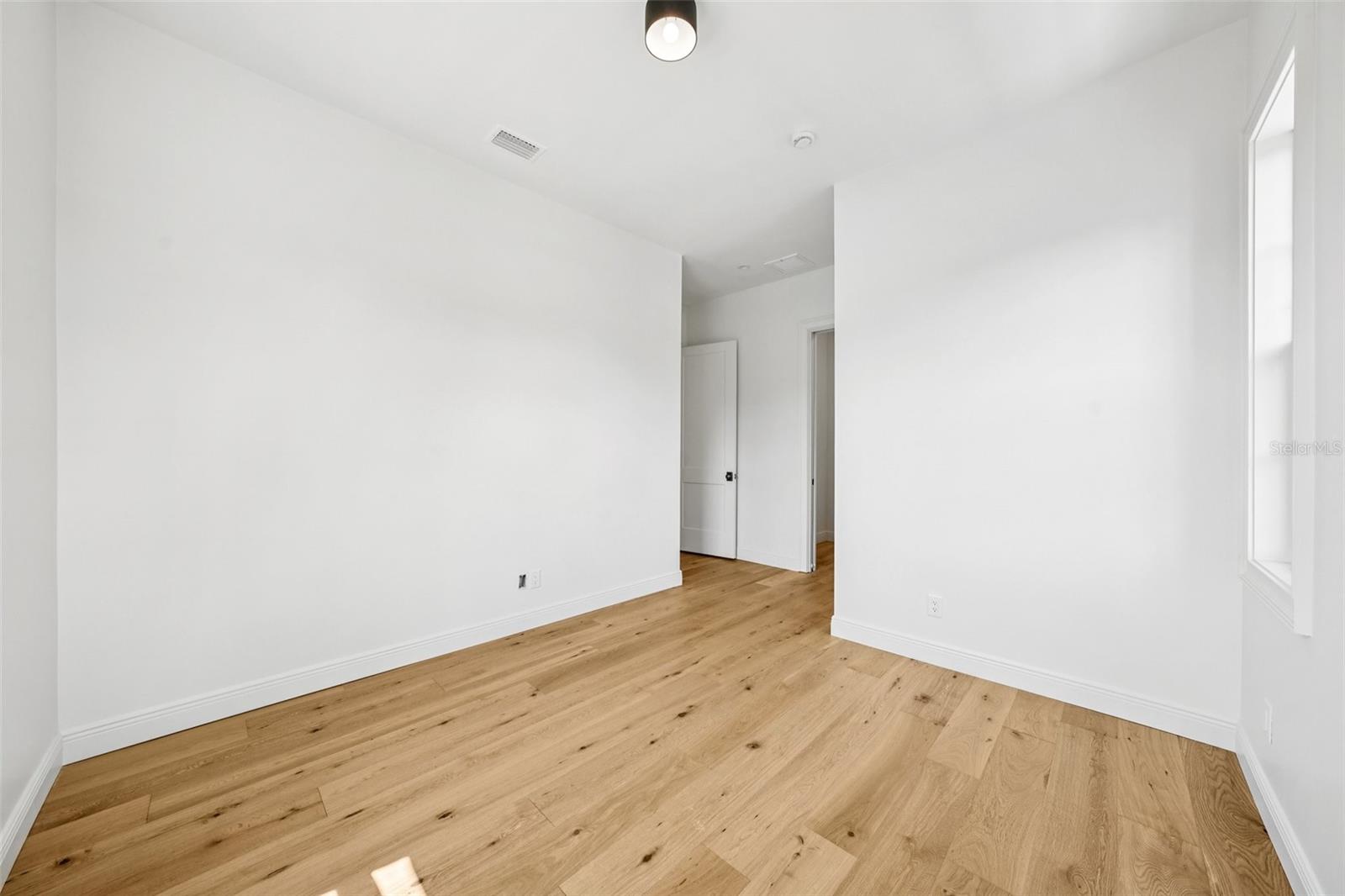 Image 41 of 50 For 413 Park Avenue 1