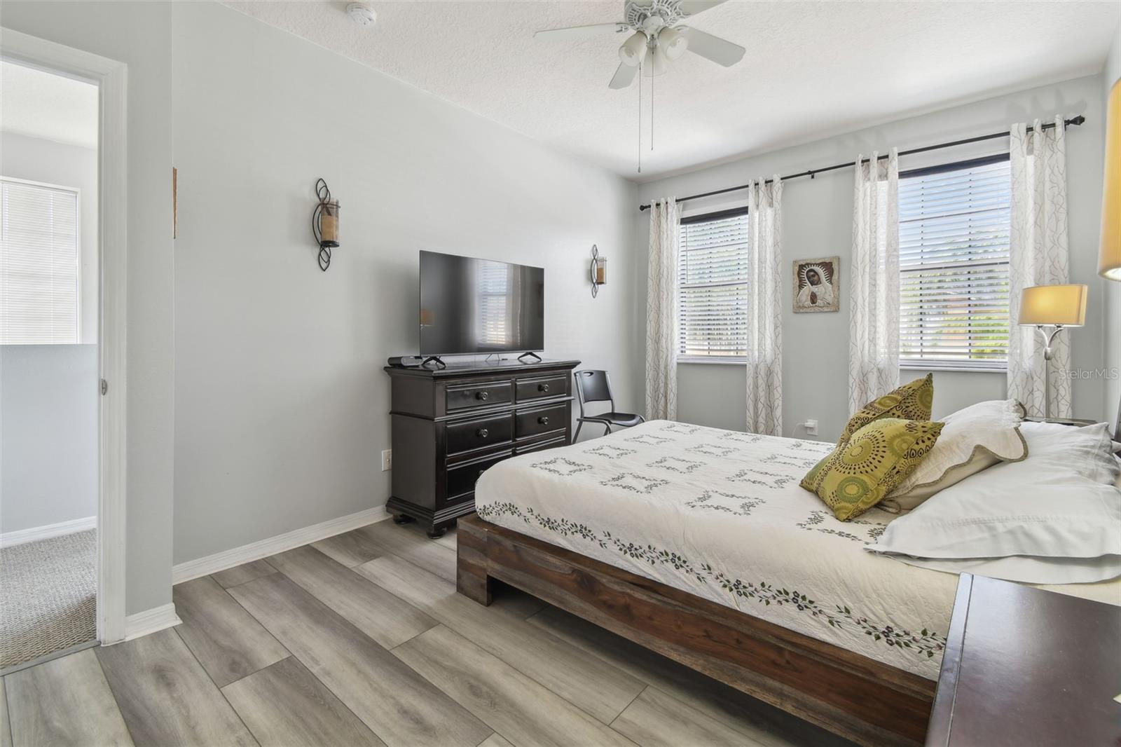 Image 36 of 82 For 30130 Mossbank Drive