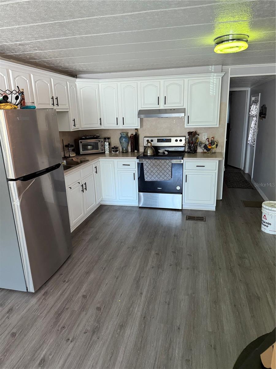Image 6 of 21 For 37931 Palmetto Palm Drive