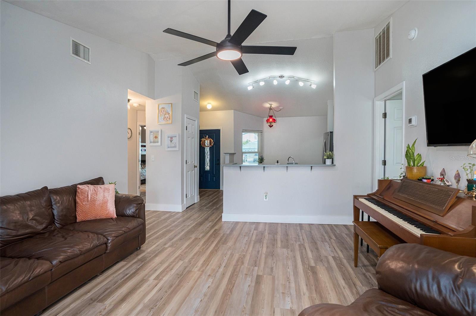 Image 11 of 32 For 1601 14th Street W