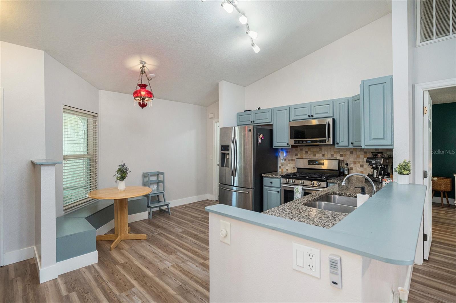 Image 5 of 32 For 1601 14th Street W