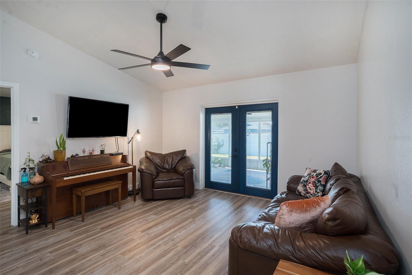 Image 9 of 32 For 1601 14th Street W