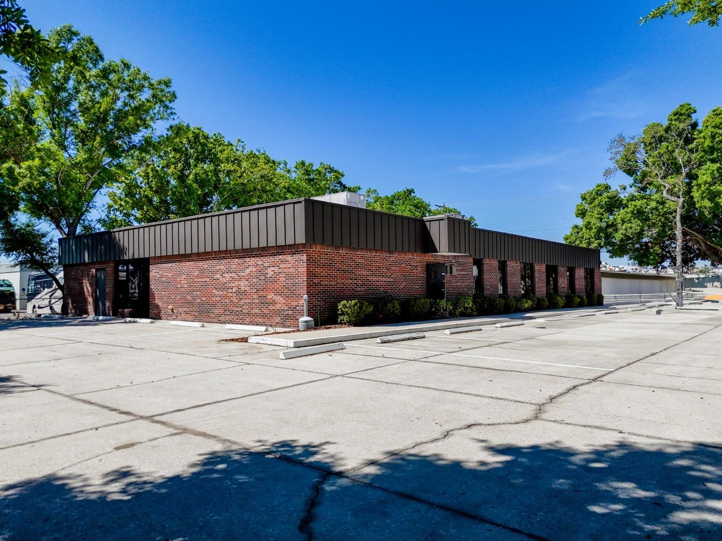Image 5 of 55 For 5421 59th Street