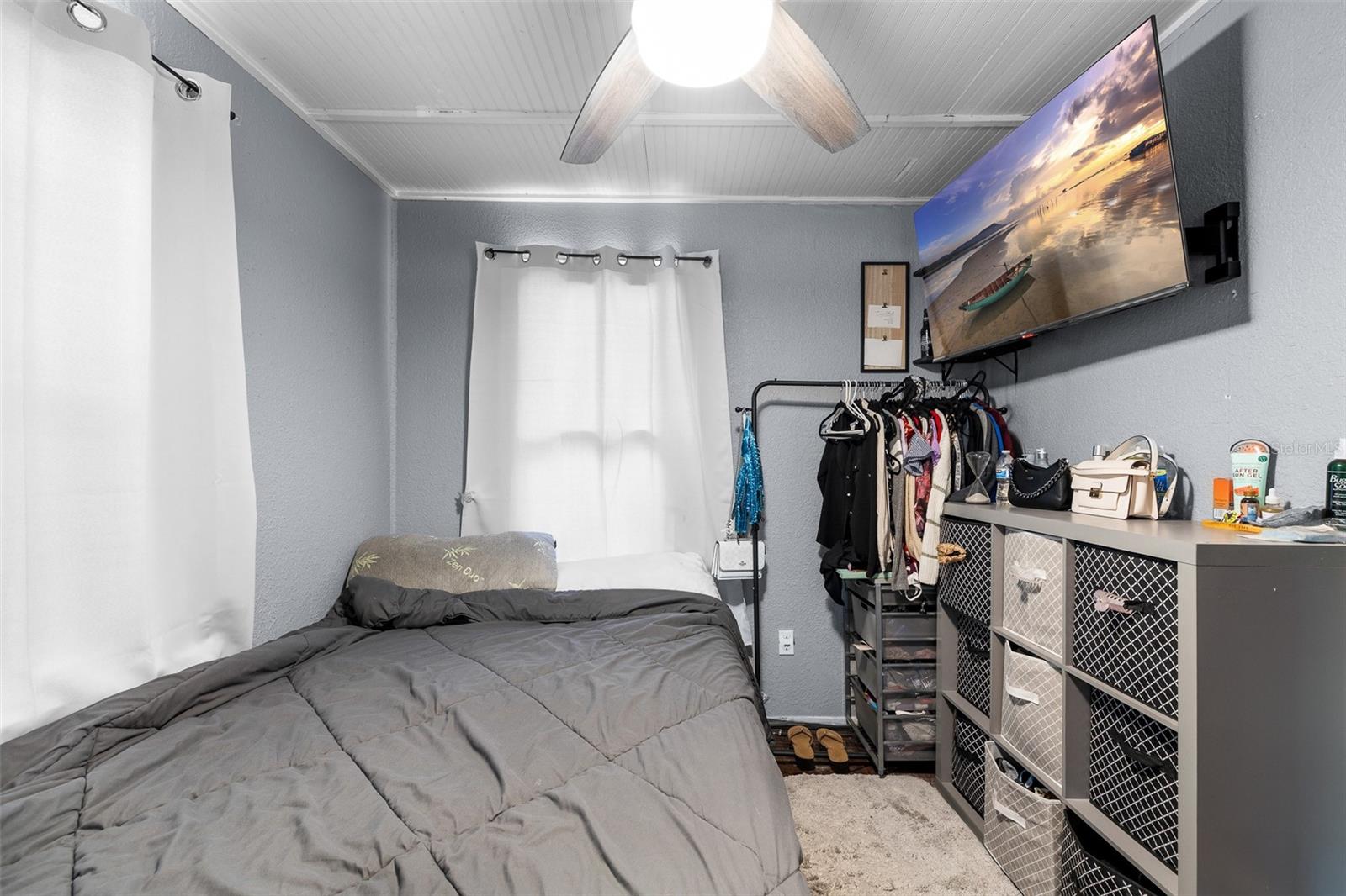 Image 16 of 28 For 1591 Prospect Avenue