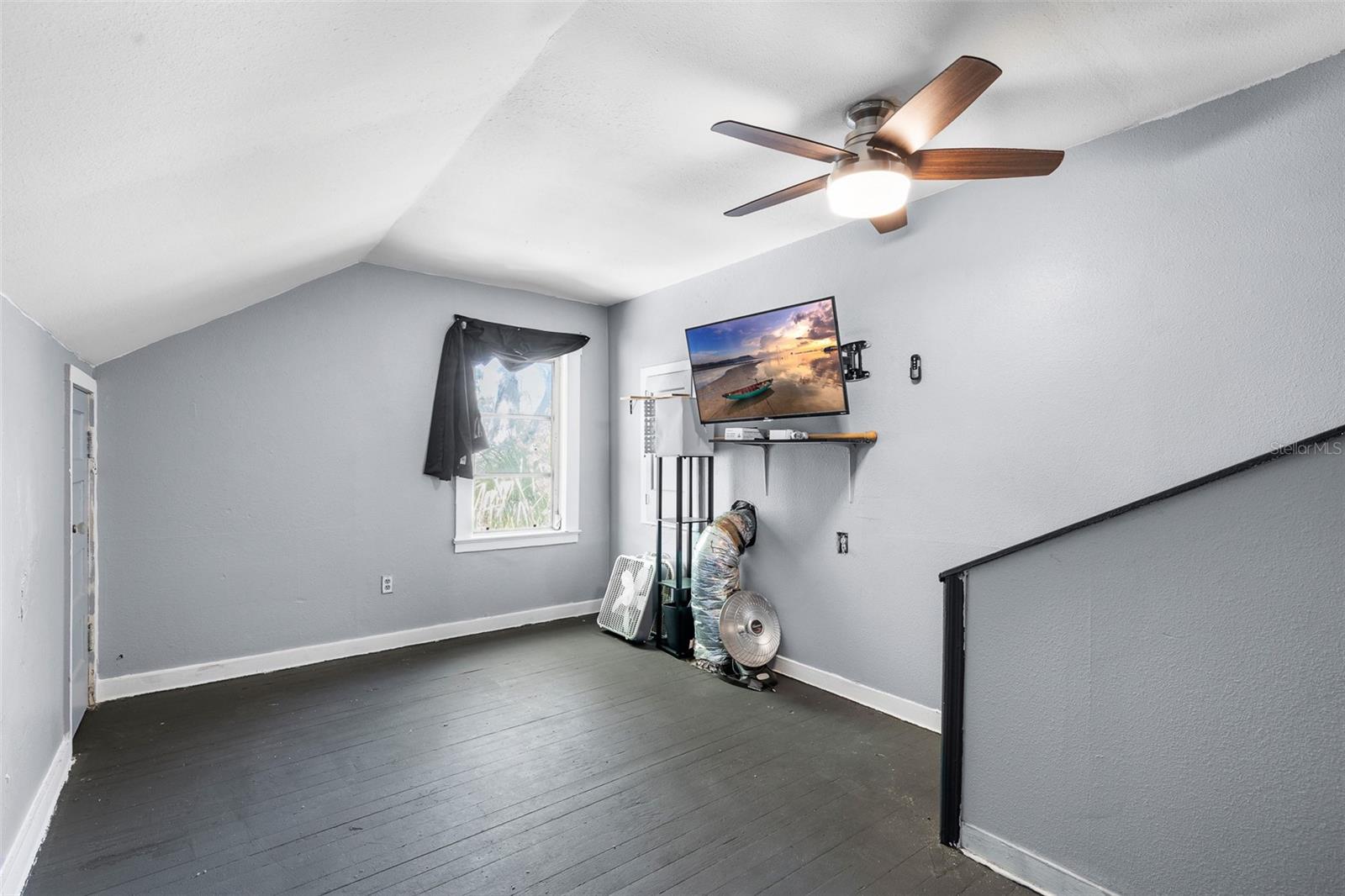 Image 21 of 28 For 1591 Prospect Avenue