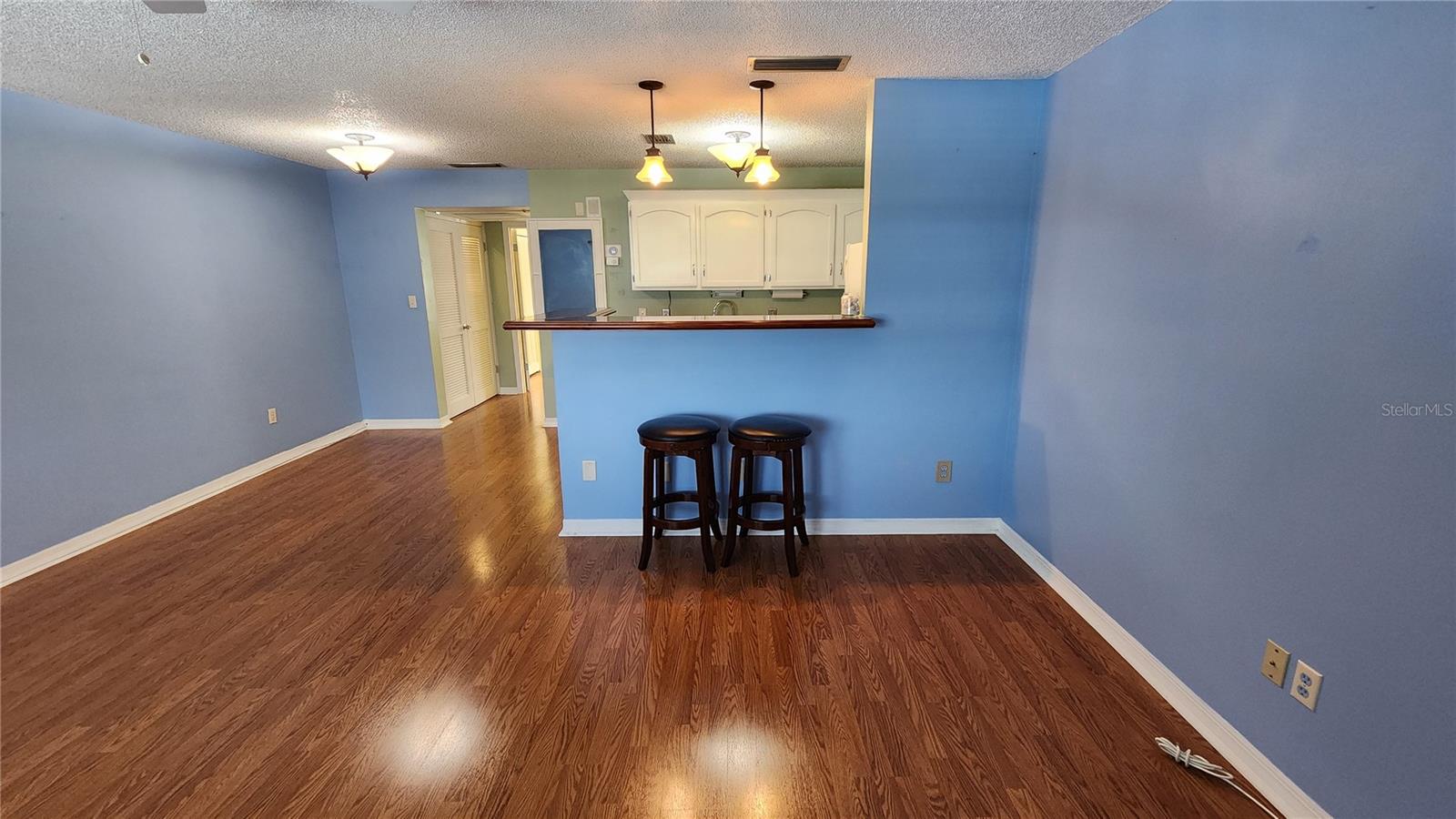 Image 6 of 19 For 4801 Airport Road 118