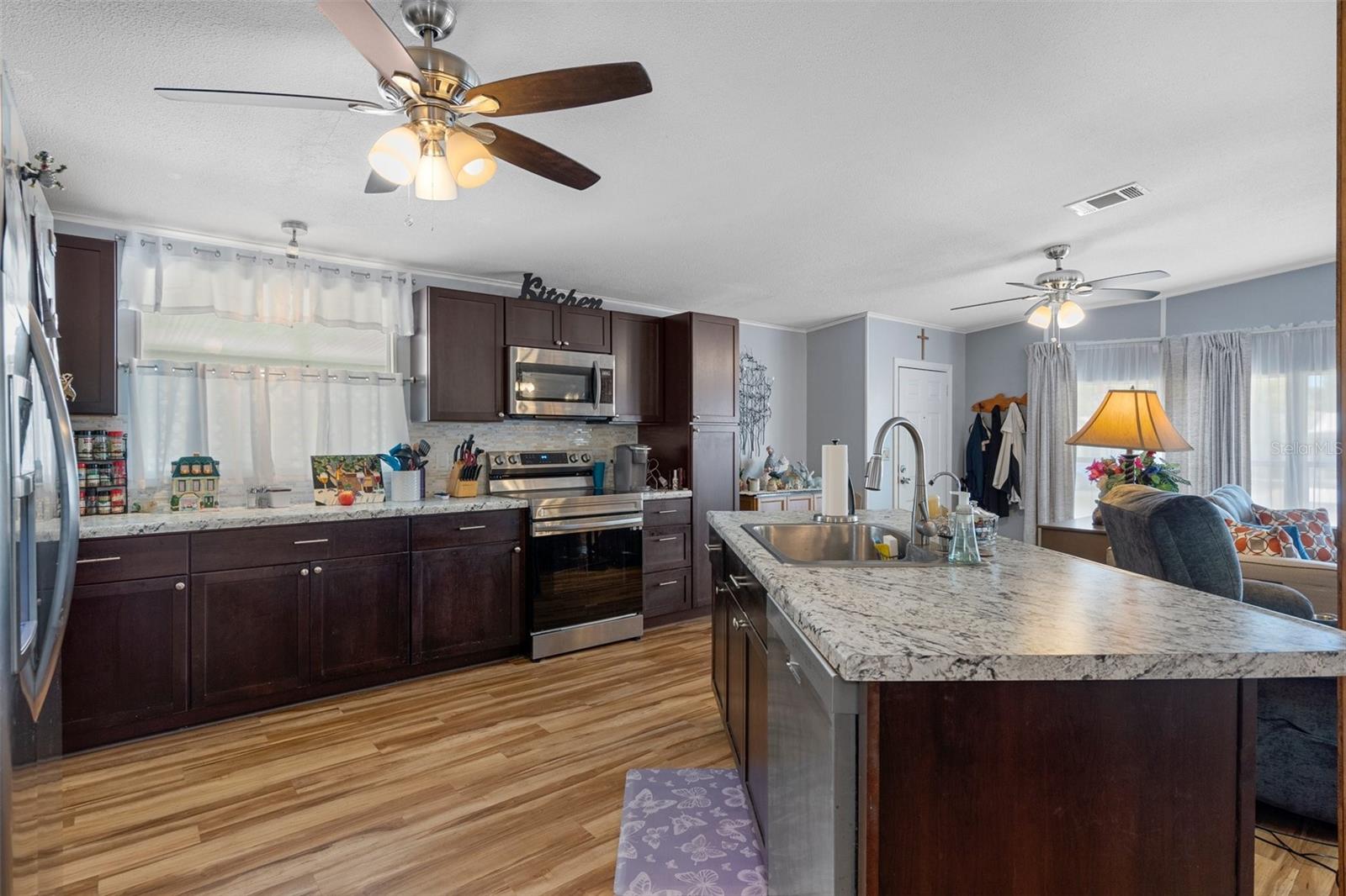 Image 13 of 52 For 16203 Brookridge Boulevard