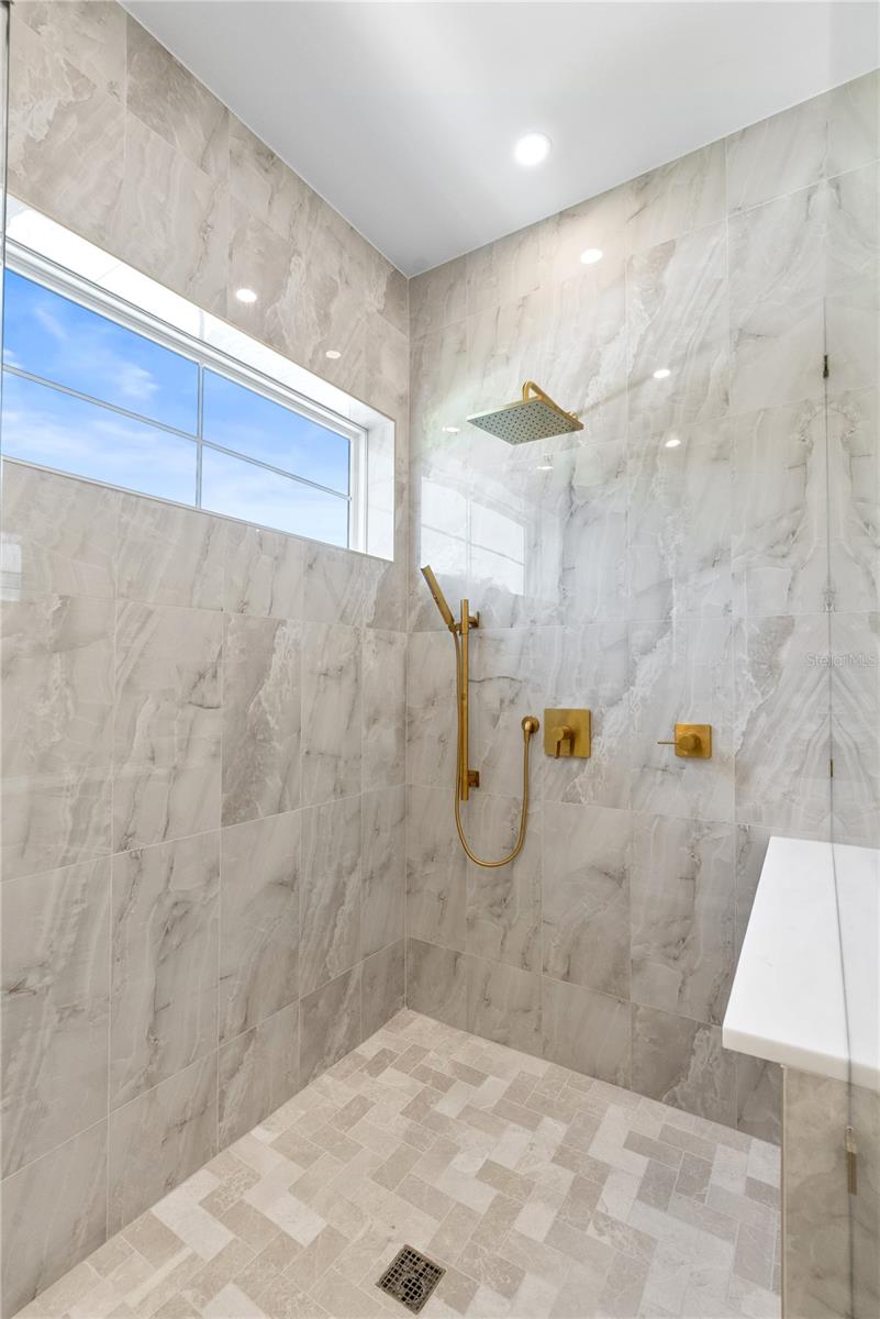 Image 36 of 45 For 921 12th Street N