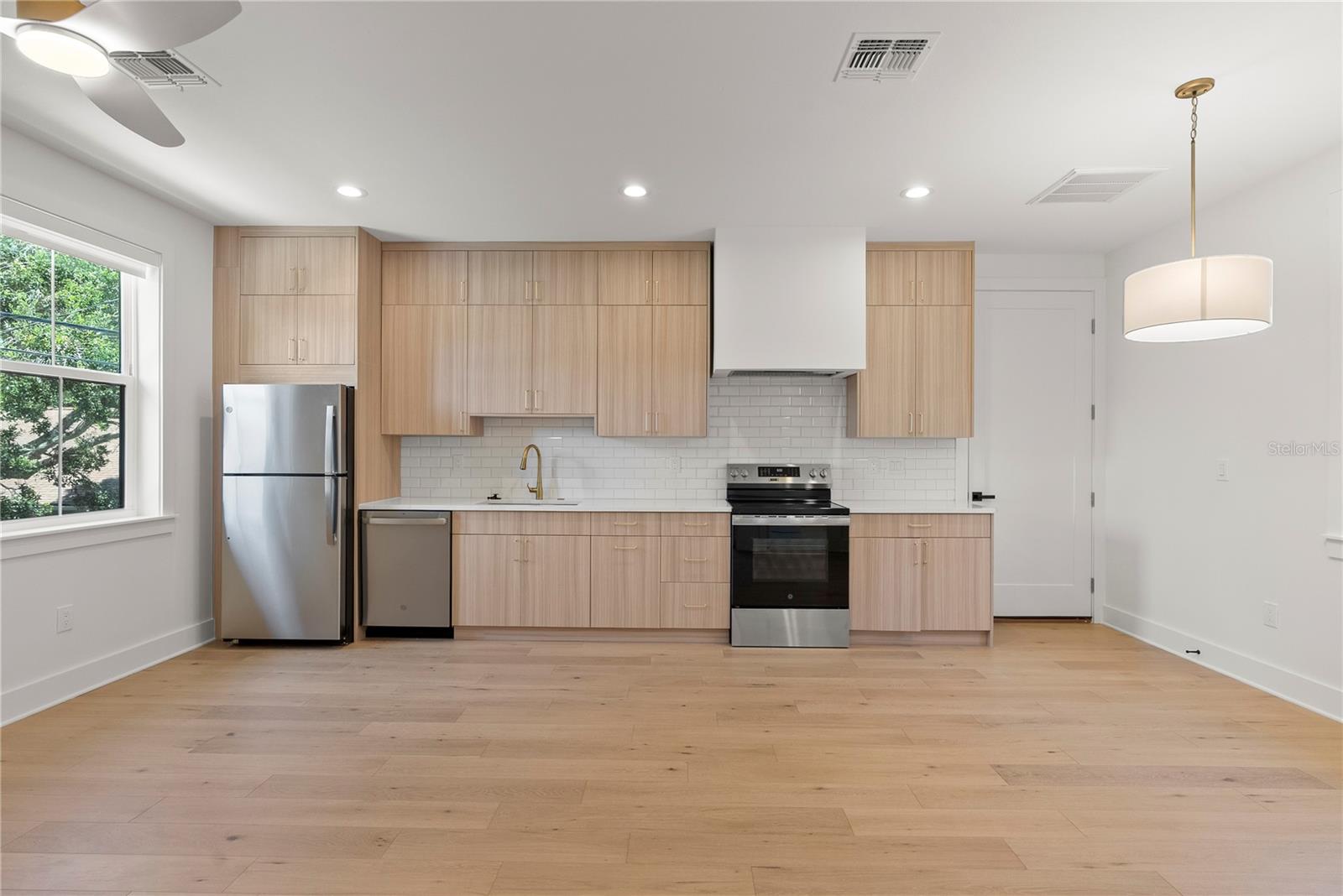 Image 37 of 45 For 921 12th Street N