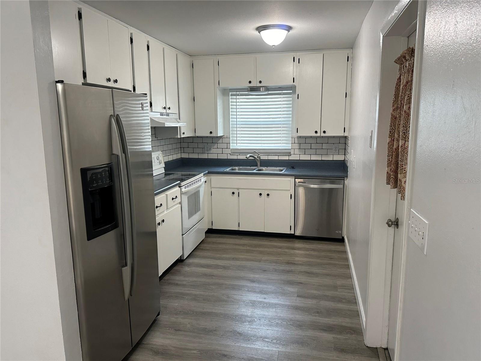 Image 4 of 32 For 2556 Elderberry Drive
