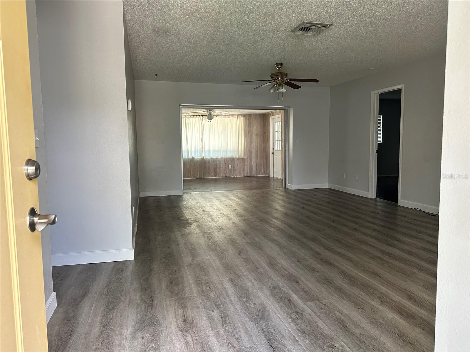 Image 8 of 32 For 2556 Elderberry Drive