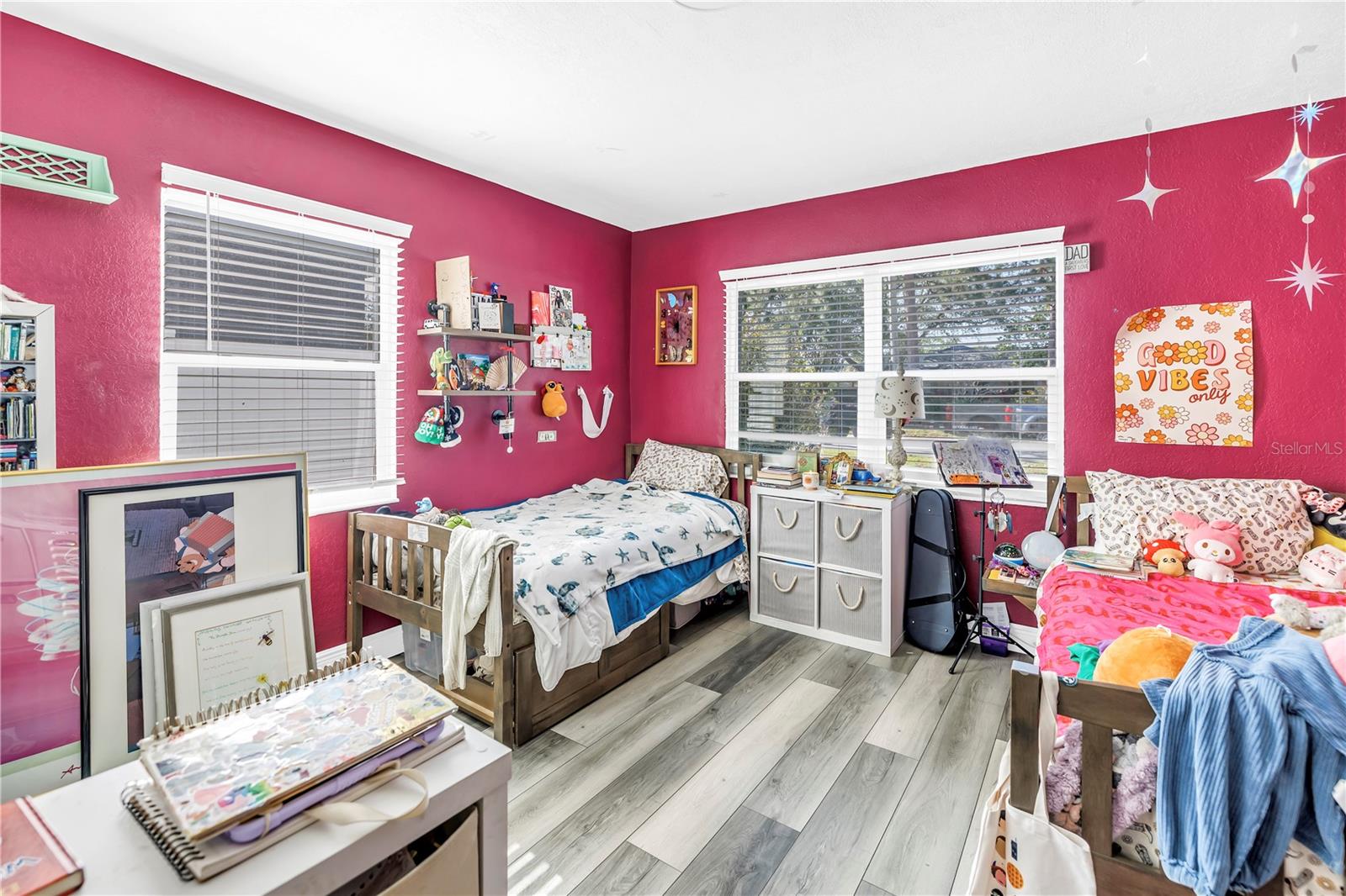 Listing photo id 17 for 633 47th Avenue N