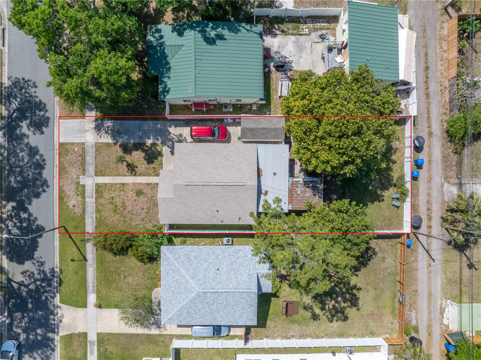 Listing photo id 0 for 633 47th Avenue N