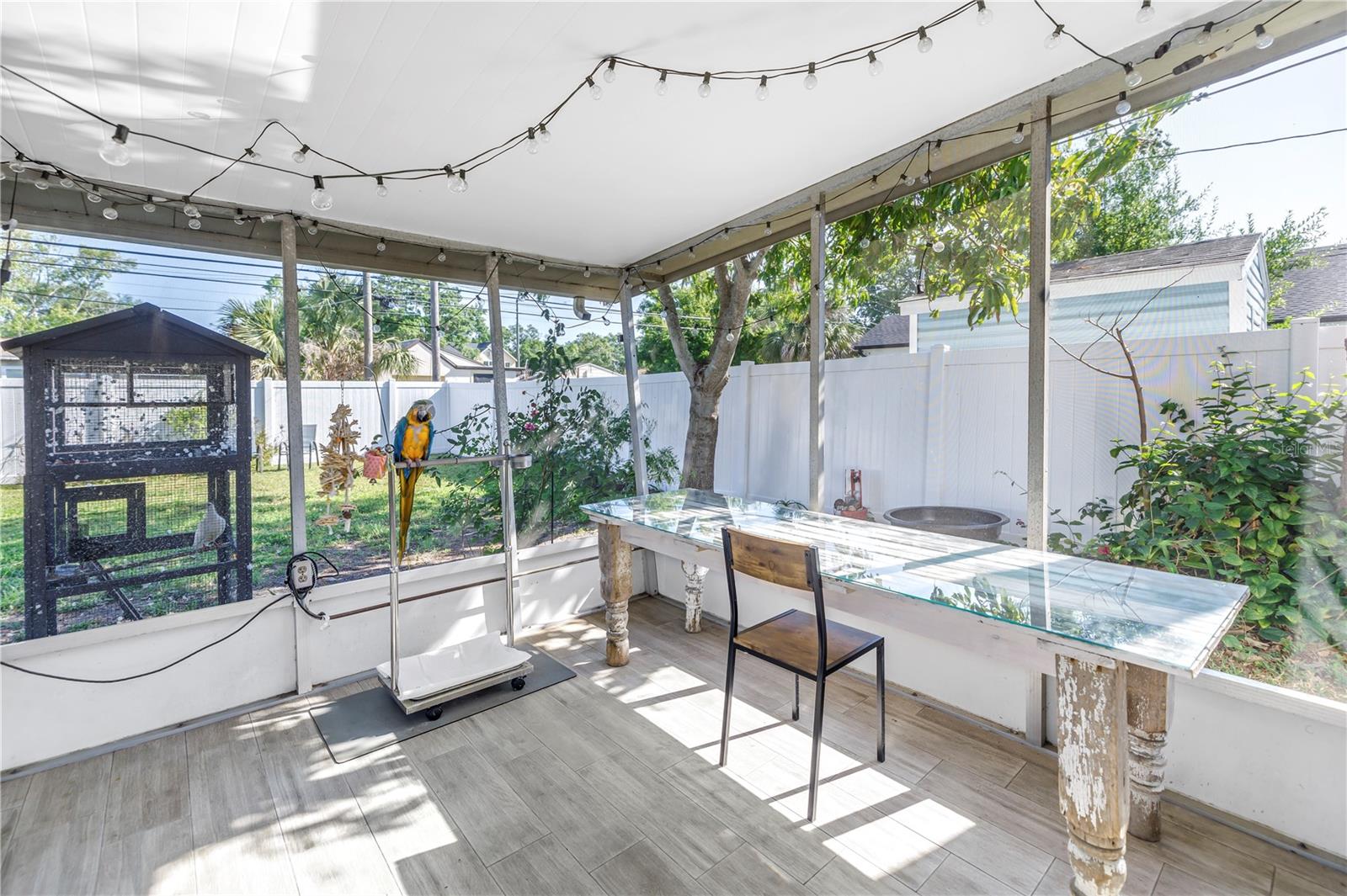 Listing photo id 22 for 633 47th Avenue N