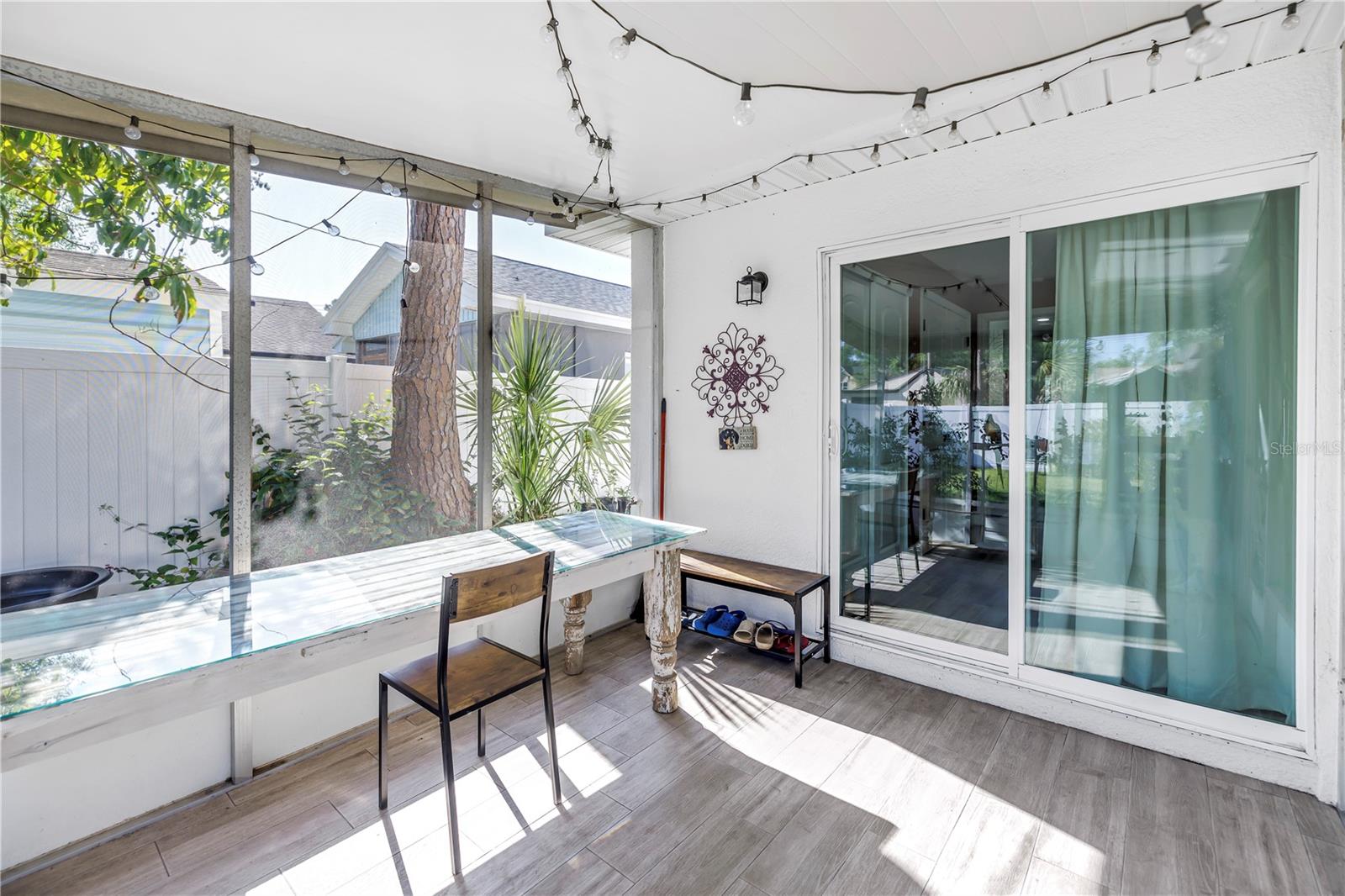 Listing photo id 23 for 633 47th Avenue N