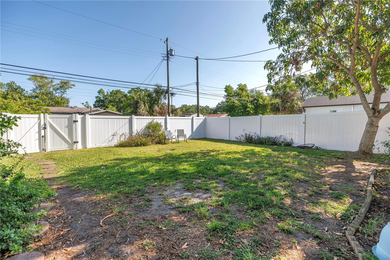 Listing photo id 28 for 633 47th Avenue N