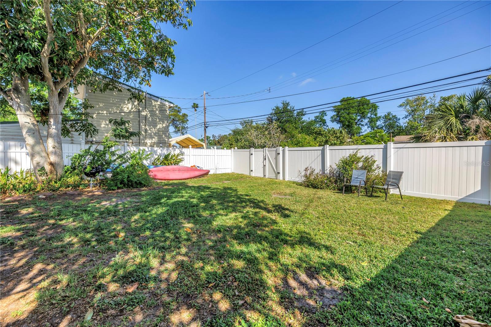 Listing photo id 29 for 633 47th Avenue N