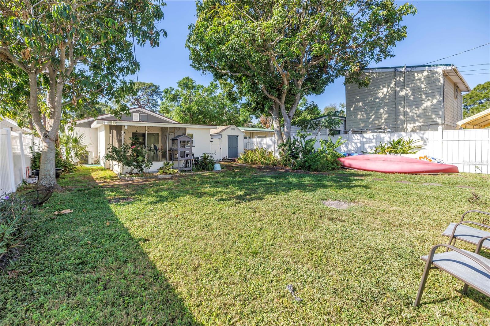 Listing photo id 30 for 633 47th Avenue N