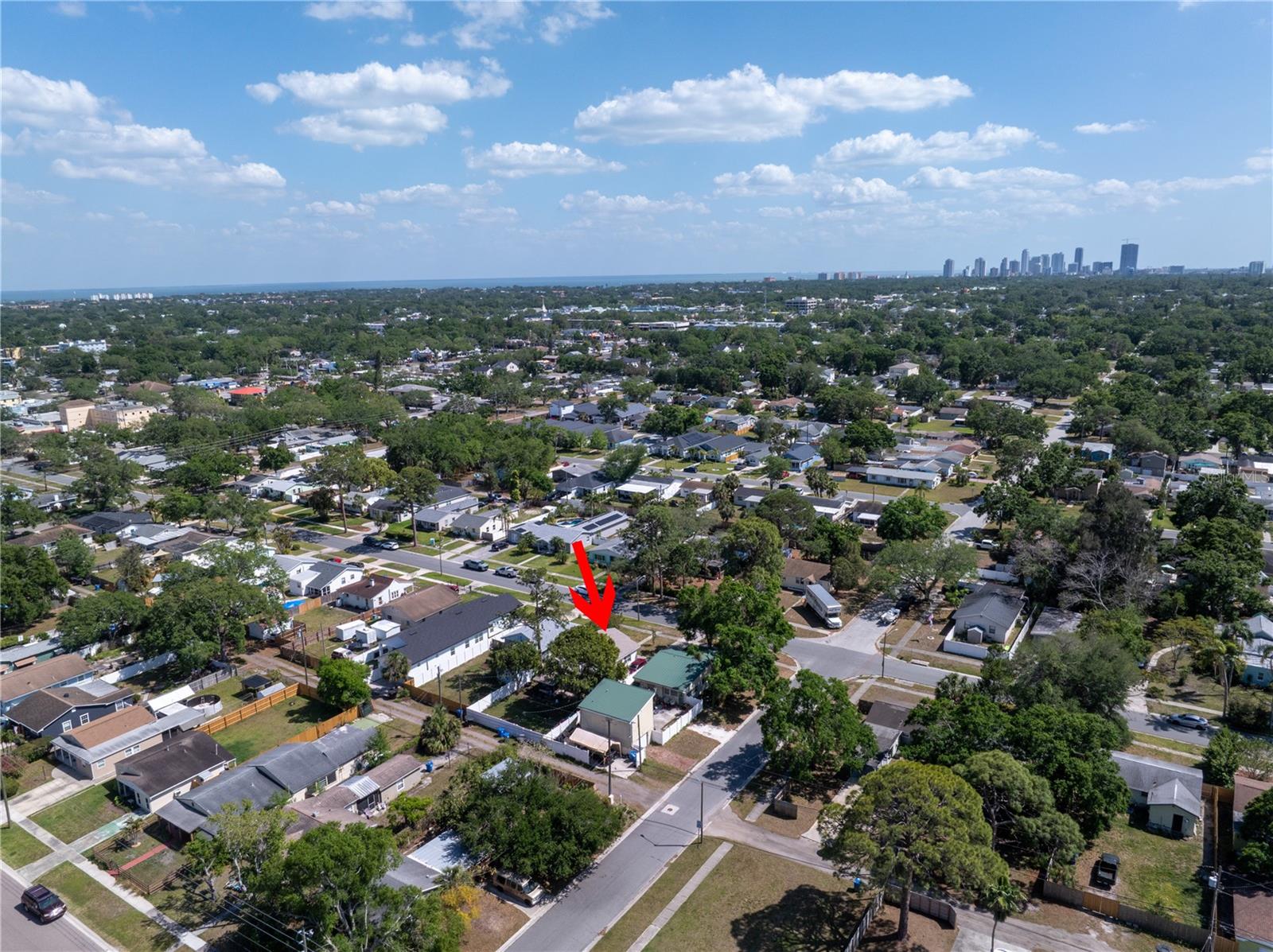 Listing photo id 33 for 633 47th Avenue N
