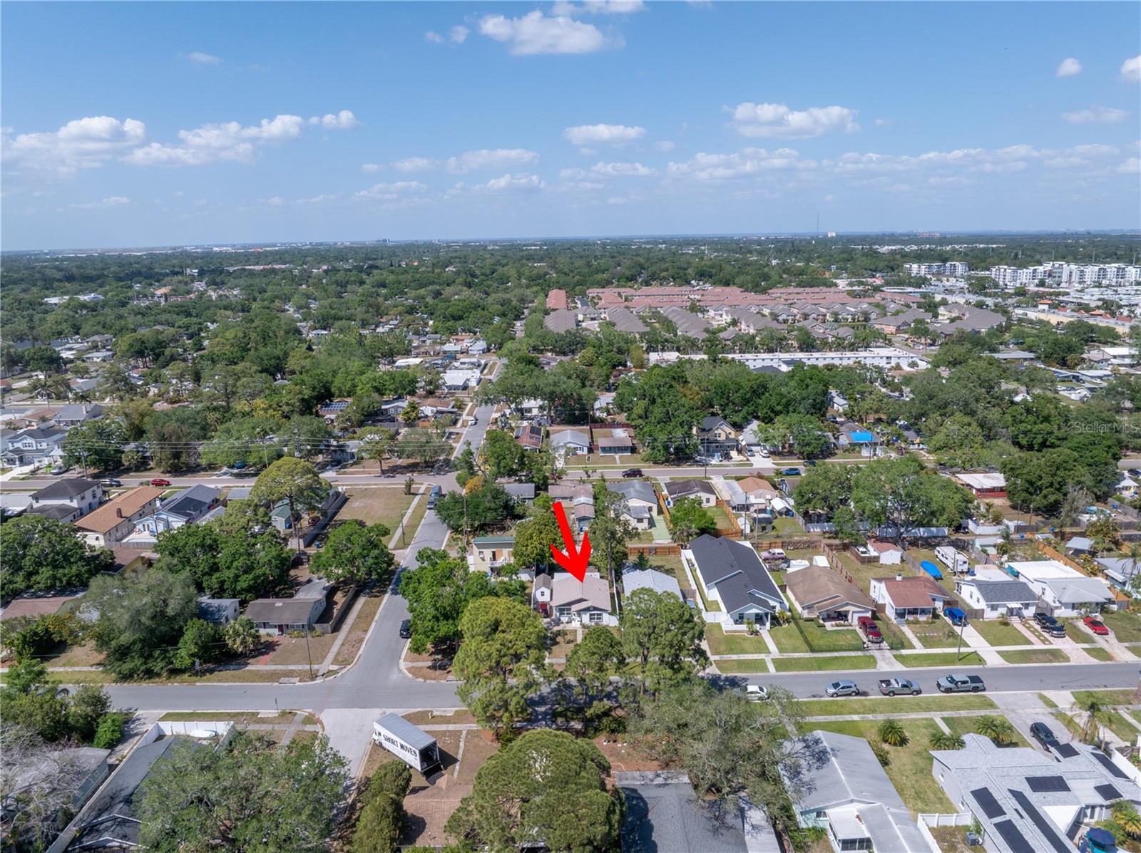 Listing photo id 37 for 633 47th Avenue N