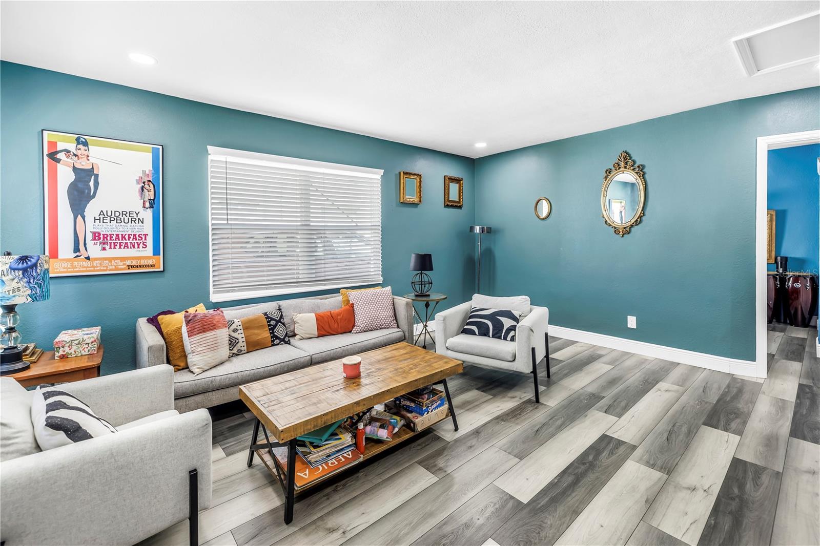Listing photo id 6 for 633 47th Avenue N