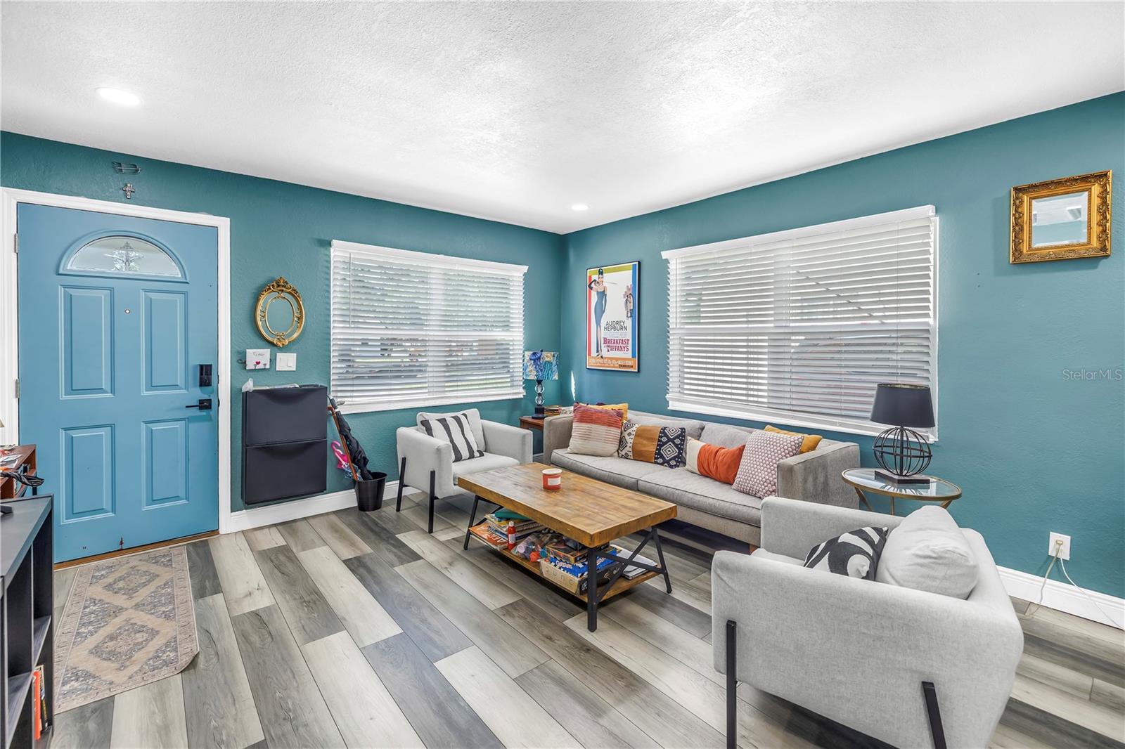Listing photo id 7 for 633 47th Avenue N