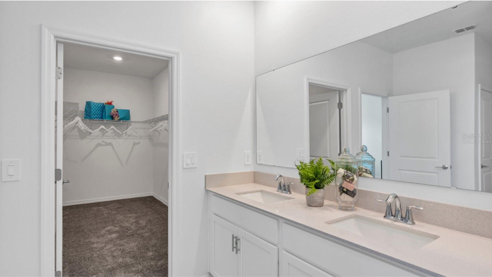 Image 12 of 14 For 705 Peroni Avenue