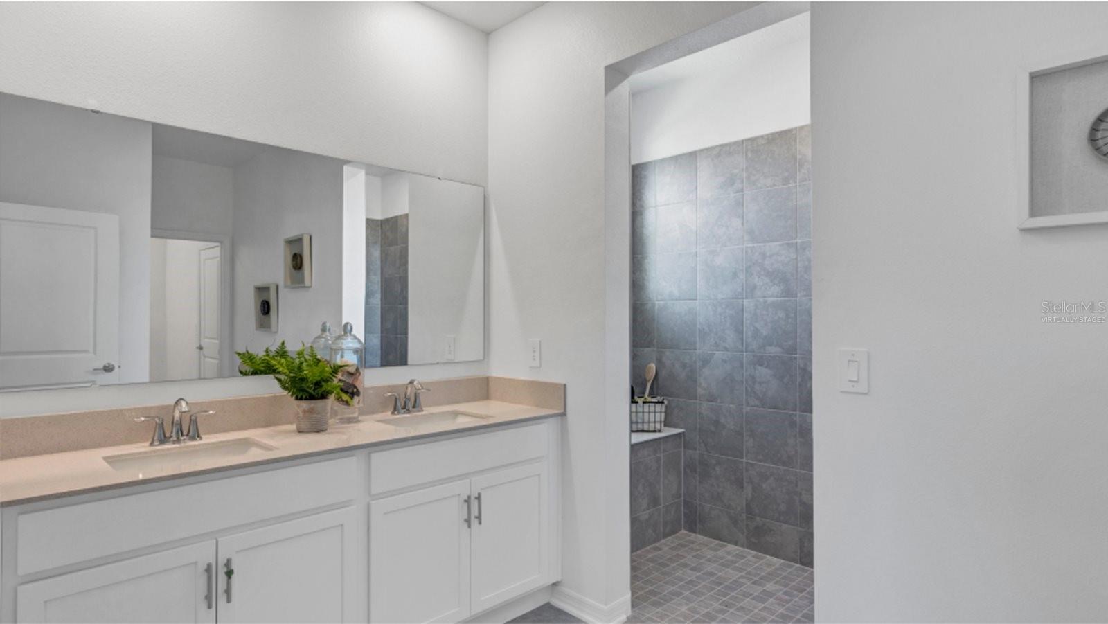 Image 13 of 14 For 705 Peroni Avenue