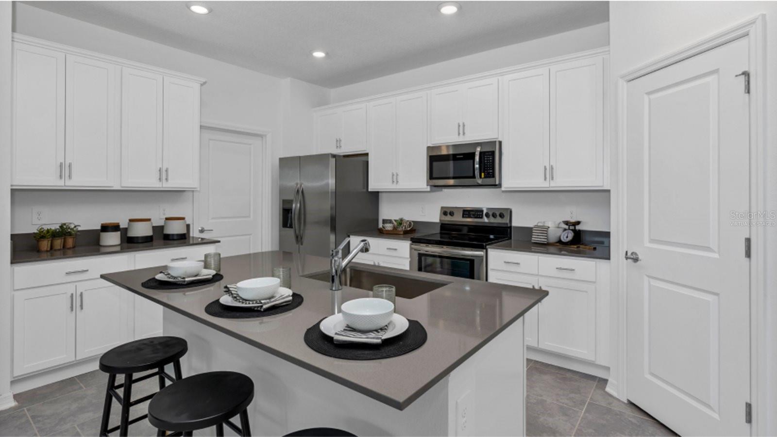 Image 2 of 14 For 705 Peroni Avenue