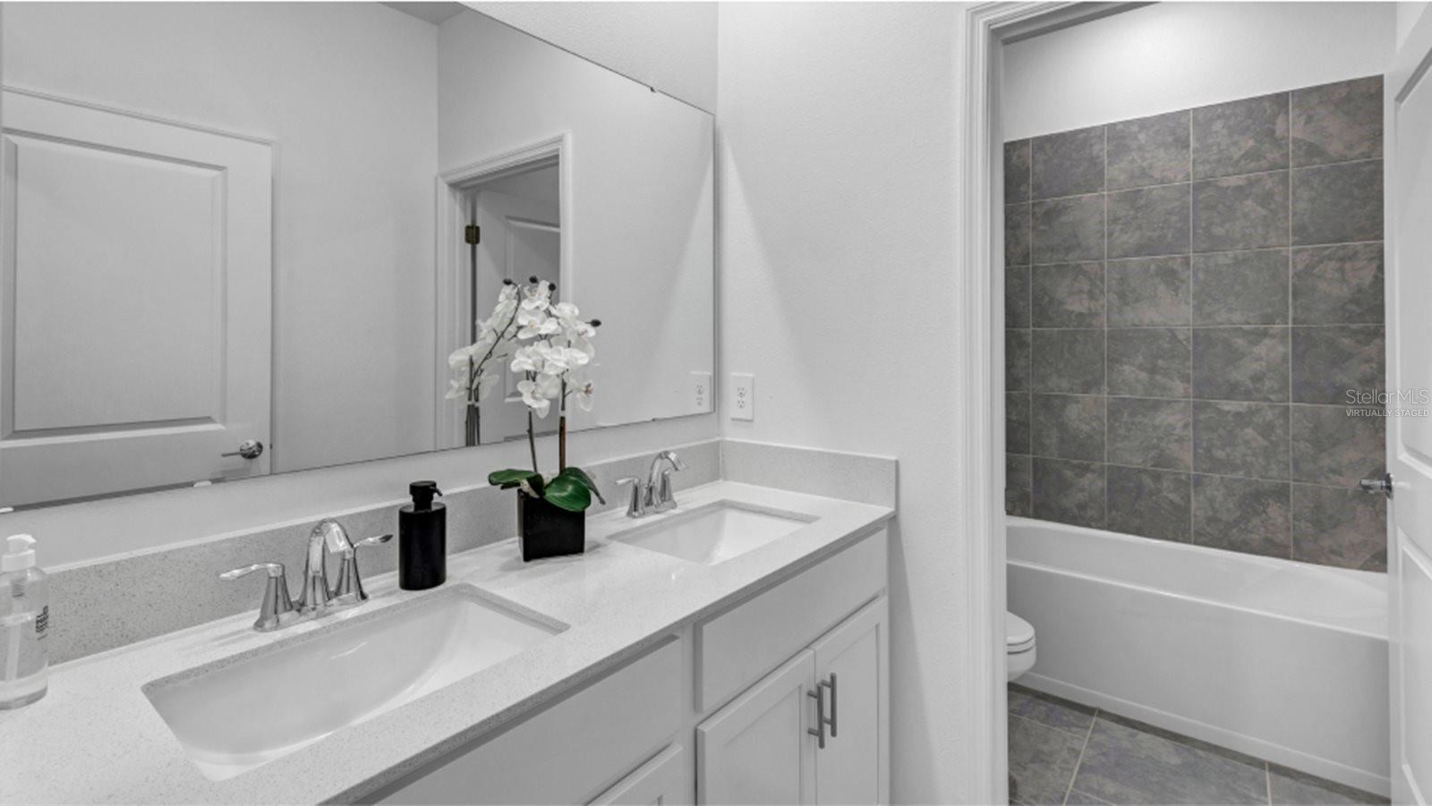 Image 6 of 14 For 705 Peroni Avenue