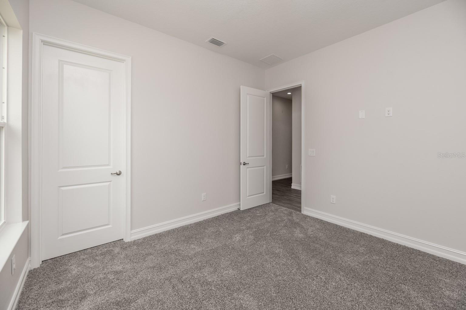 Image 22 of 47 For 3926 Southern Valley Loop