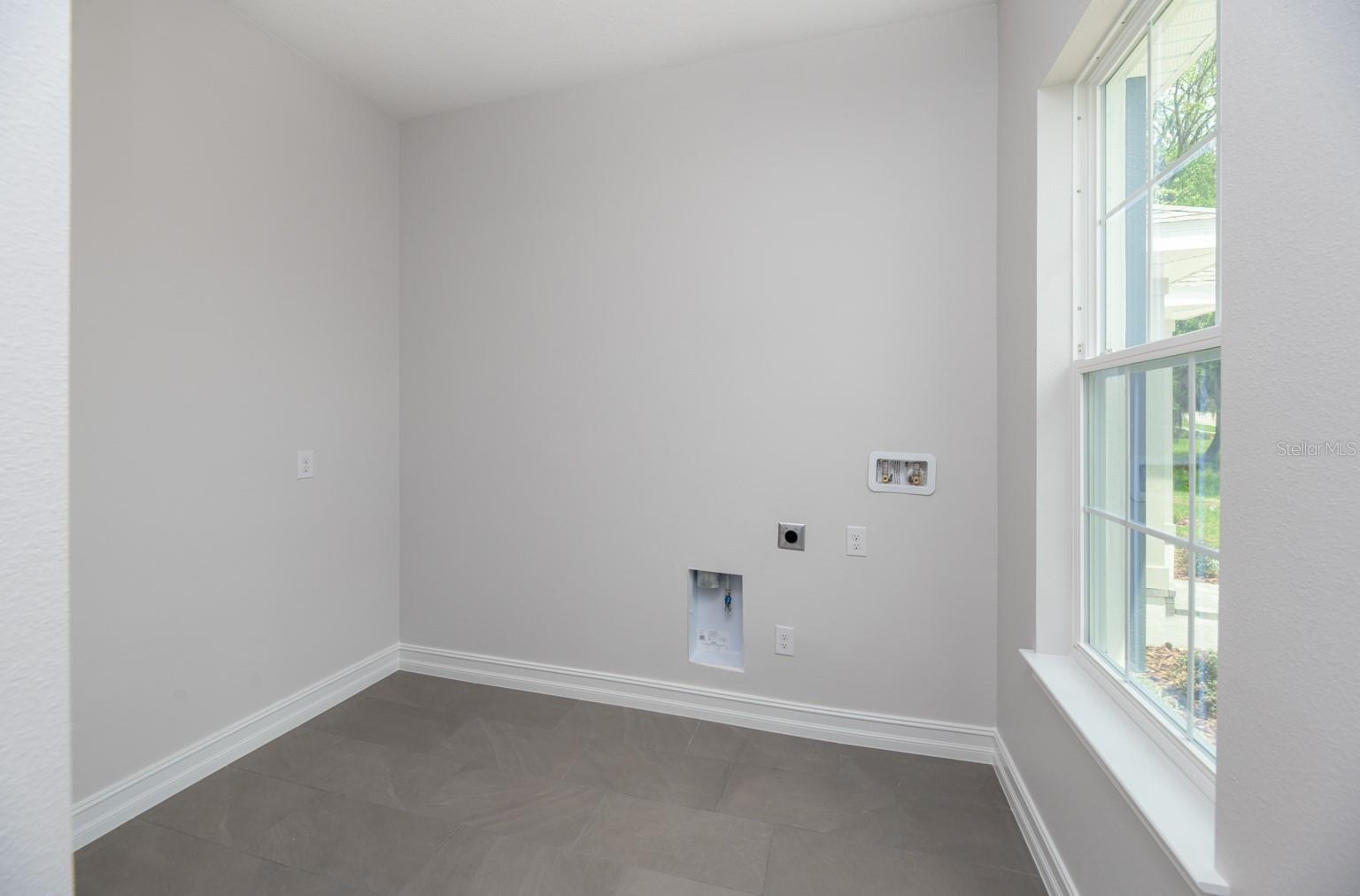 Image 24 of 47 For 3926 Southern Valley Loop