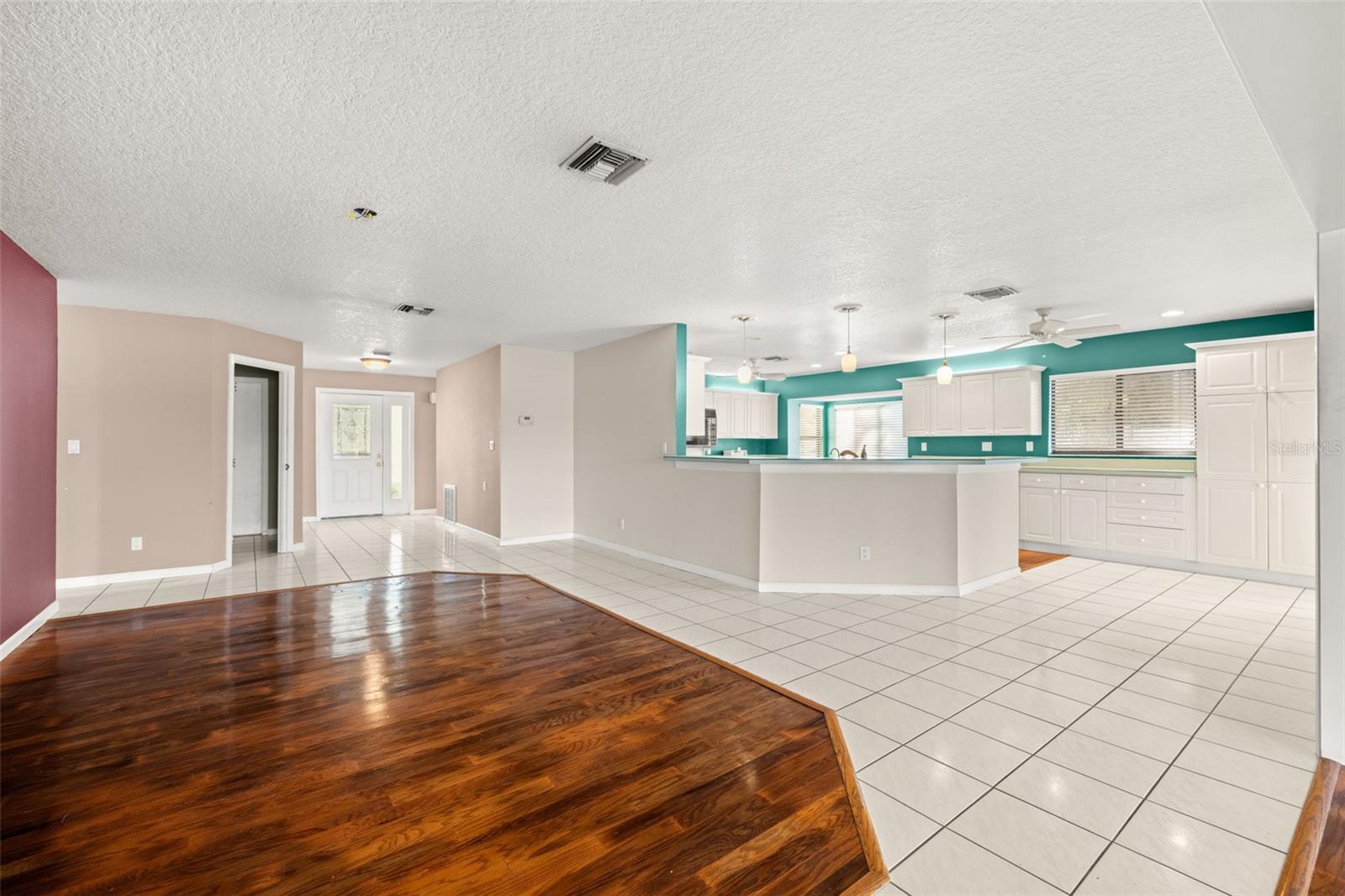 Listing photo id 11 for 18132 Oakdale Road