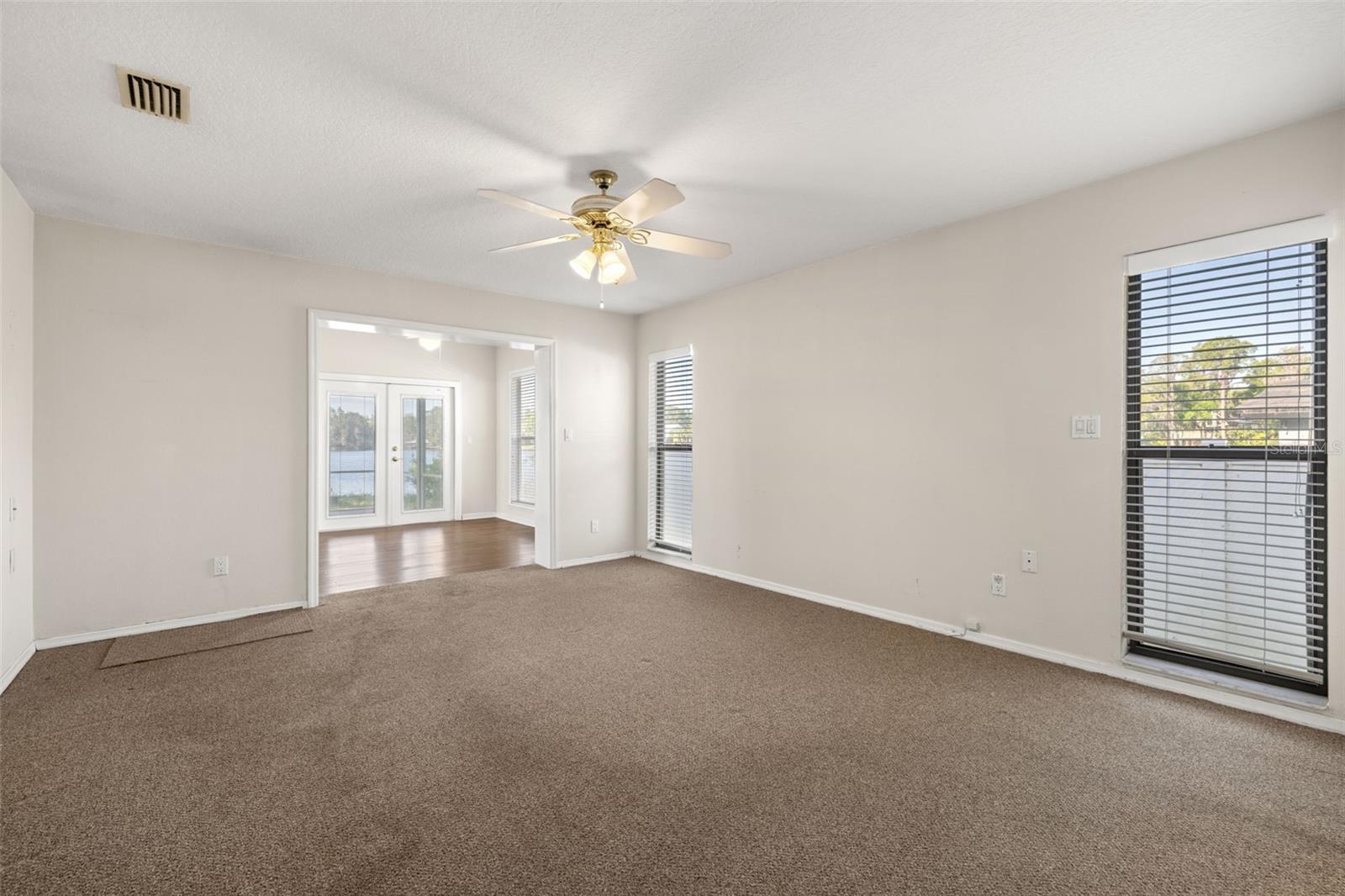 Listing photo id 16 for 18132 Oakdale Road