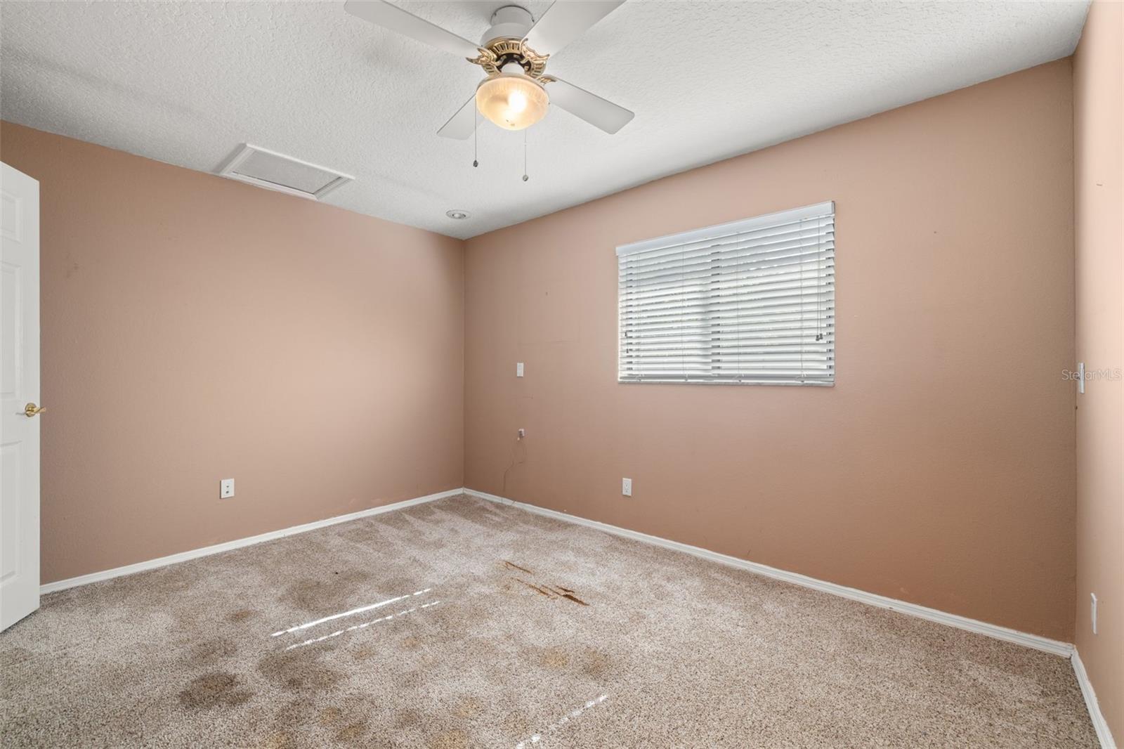 Listing photo id 19 for 18132 Oakdale Road